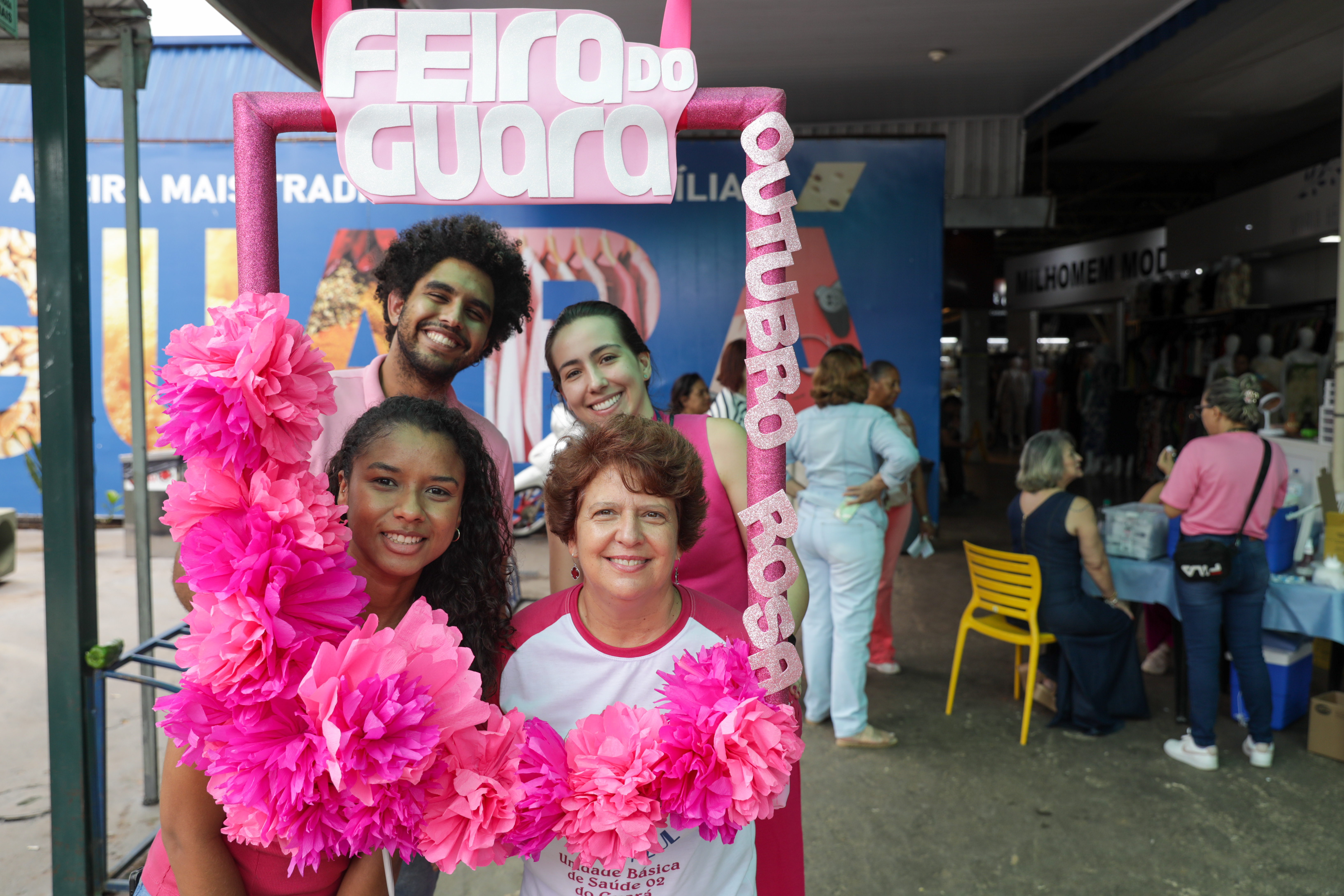 Capa da notícia: Em meio ao Outubro Rosa, ação leva serviços de saúde à Feira do Guará