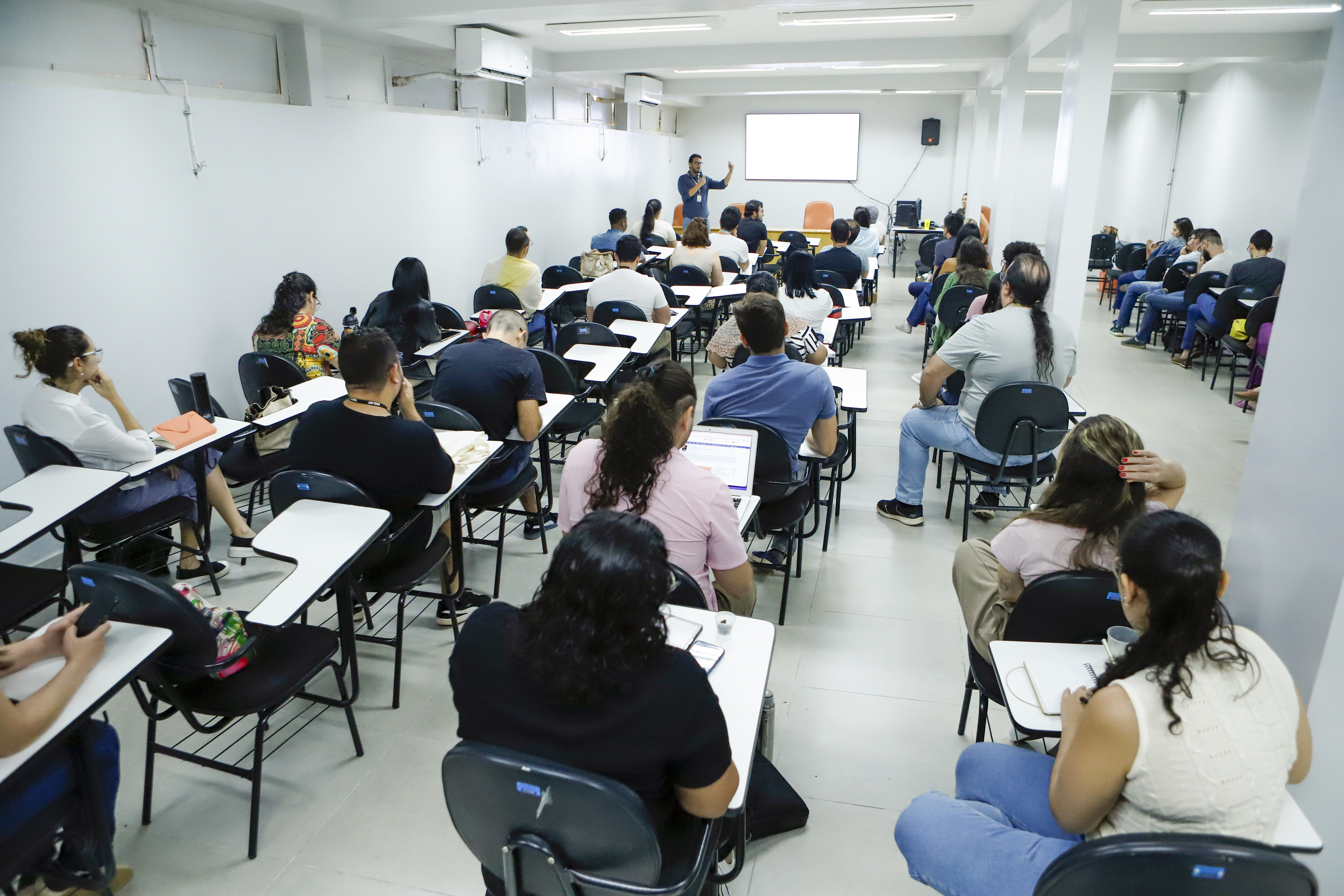 Capa da notícia: Saúde capacita médicos sobre tratamento de dengue e febre maculosa