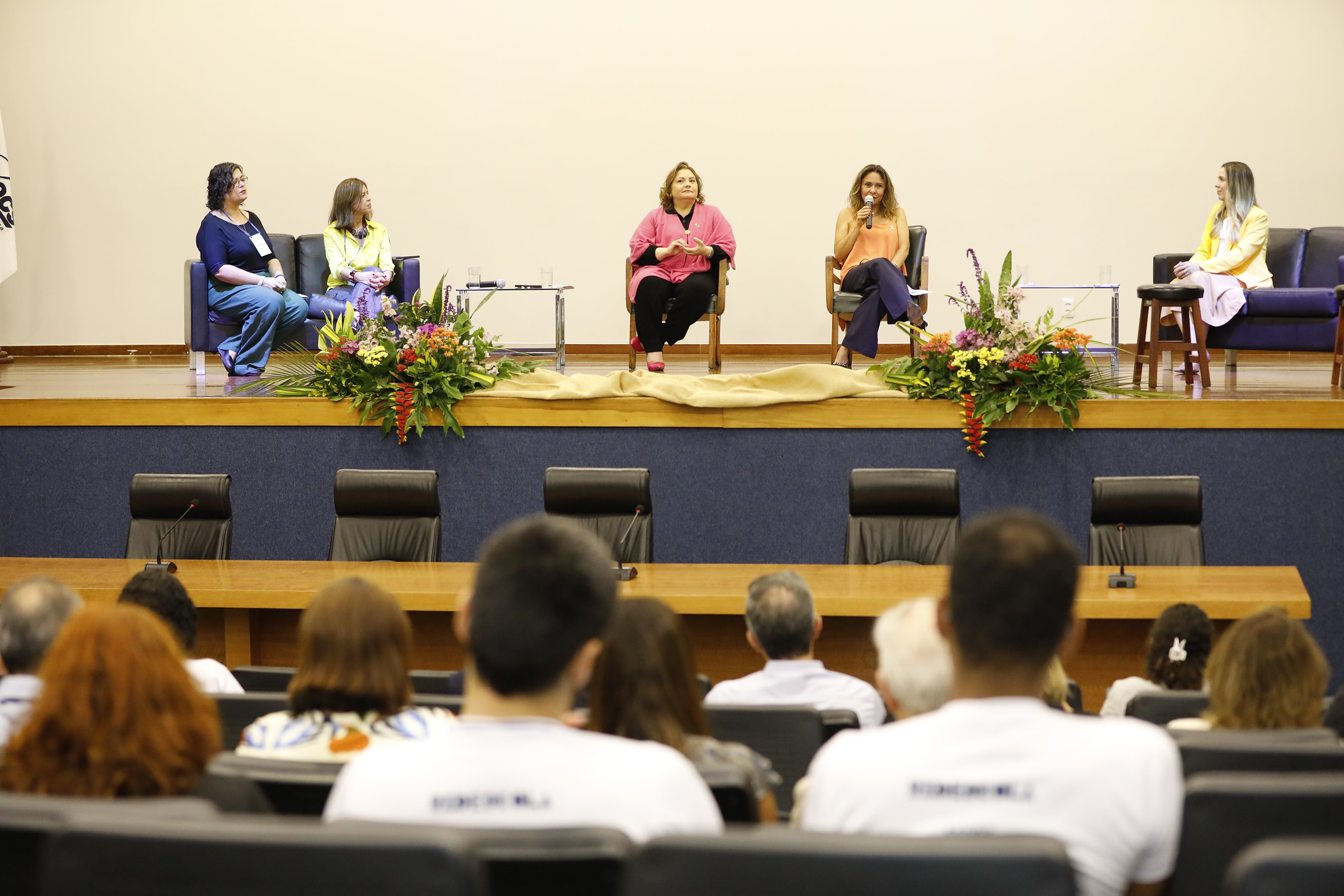 Capa da notícia: Evento em Brasília discute estratégias em qualificação de profissionais do SUS