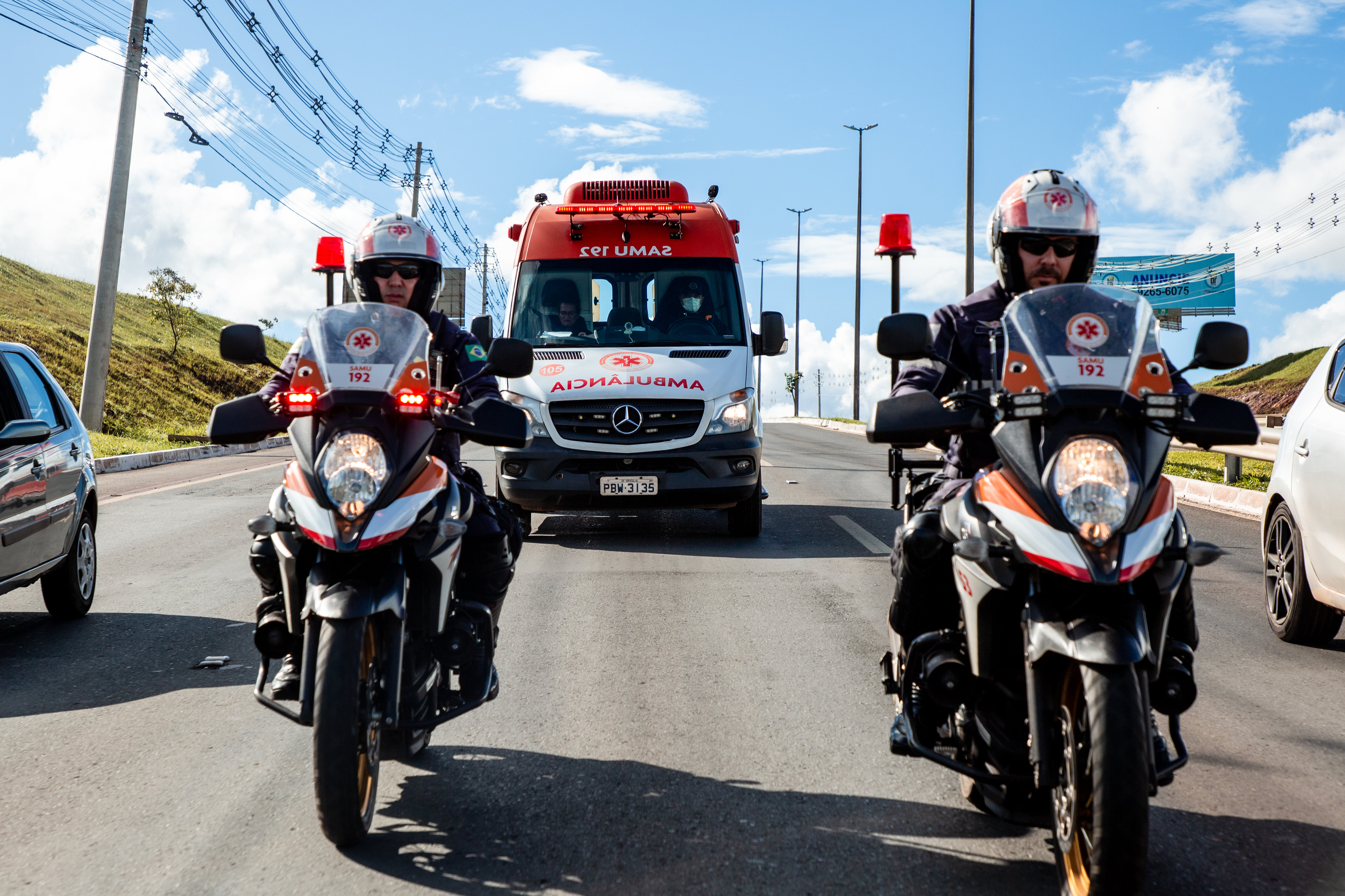 Capa da notícia: Tem ambulância no trânsito? Seja cidadão e ajude a salvar vidas