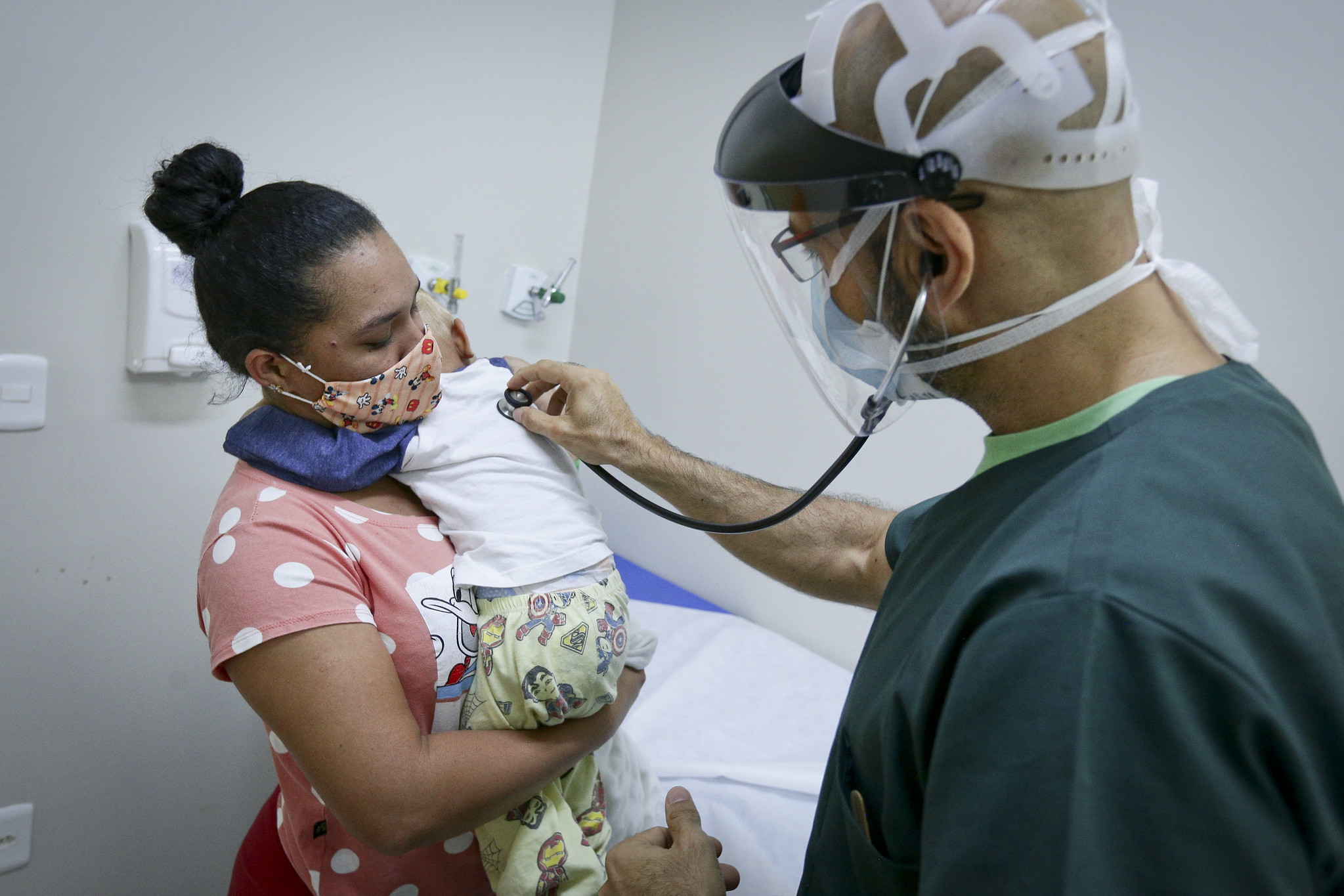 Capa da notícia: Casos de Síndrome Respiratória Aguda Grave diminuem no Distrito Federal em 2024