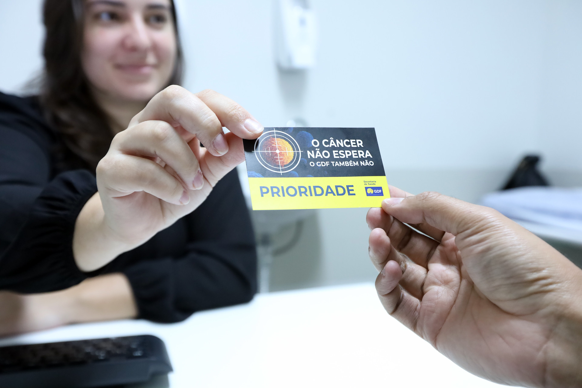 Capa da notícia: Cartão agiliza atendimento para pacientes em quimioterapia