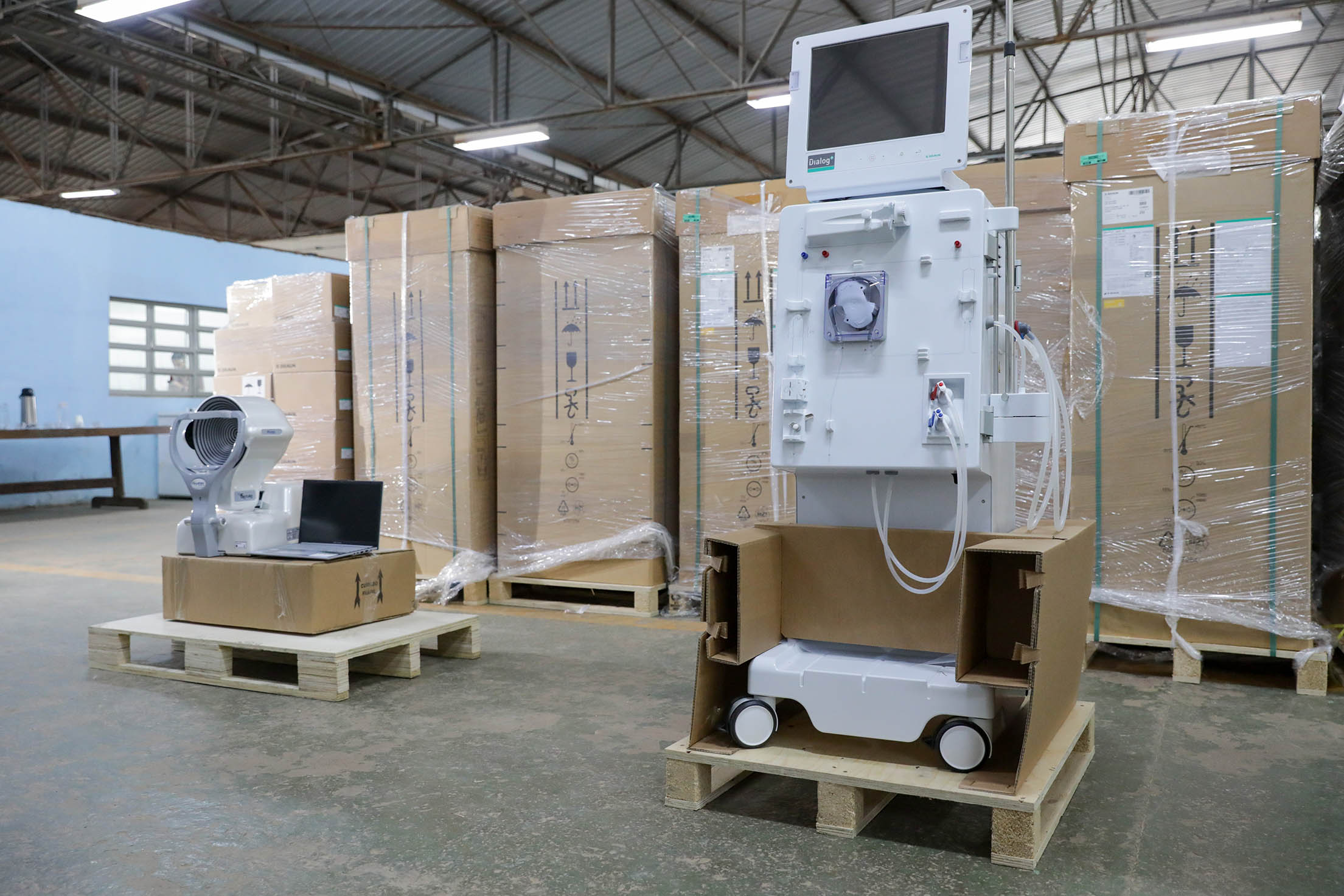 Capa da notícia: GDF entrega novos equipamentos de hemodiálise e oftalmologia para a rede pública