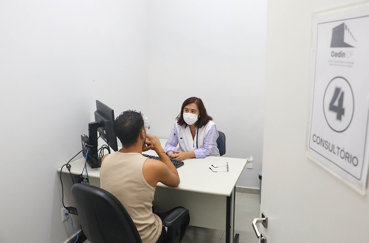 Capa da notícia: Hepatites virais: conheça os serviços oferecidos pelo SUS para tratamento, diagnóstico e prevenção