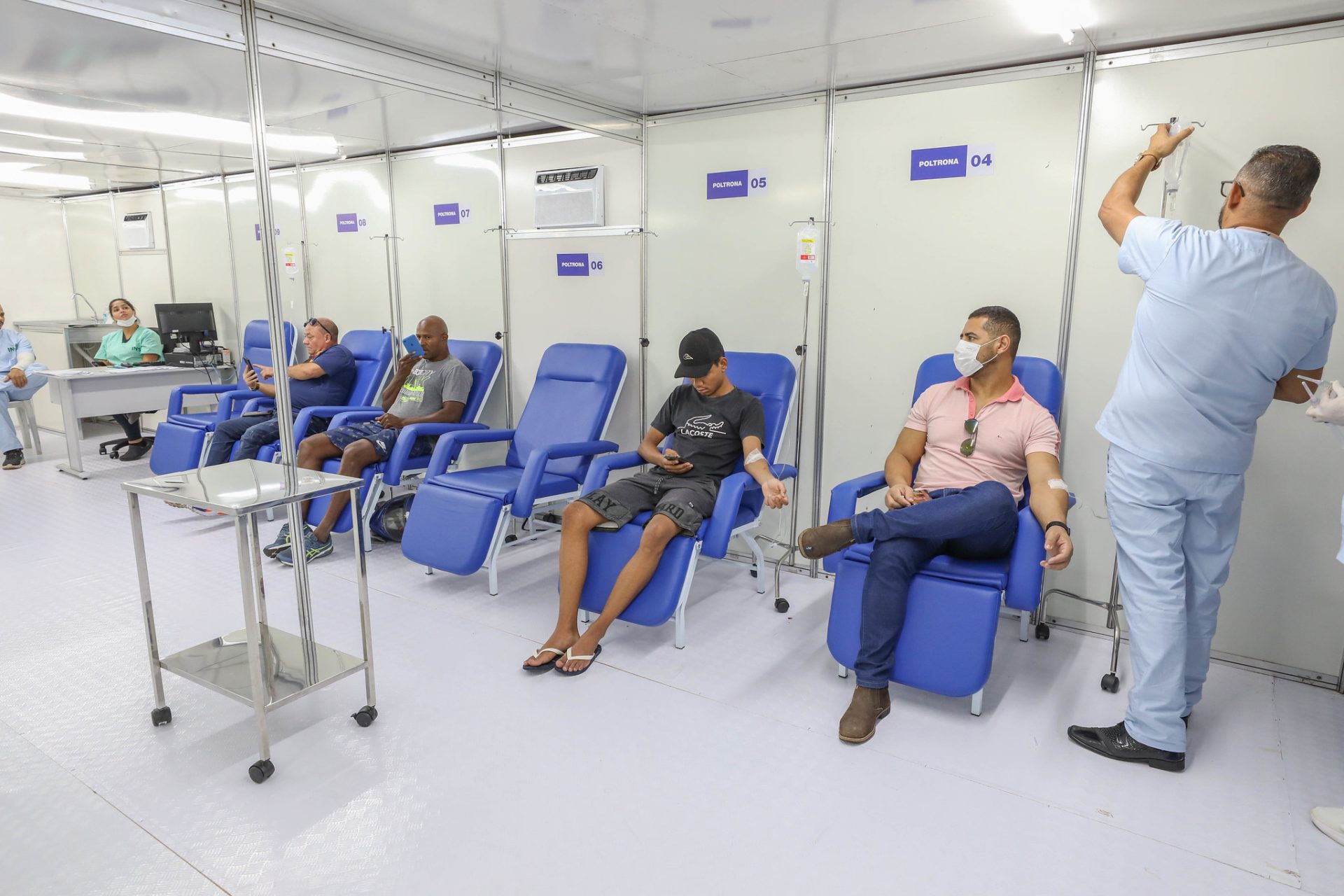 Capa da notícia: DF ultrapassa 14 mil atendimentos de dengue em tendas montadas pelo governo