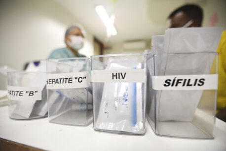 Capa da notícia: Novos autotestes de HIV começam a ser distribuídos no Distrito Federal