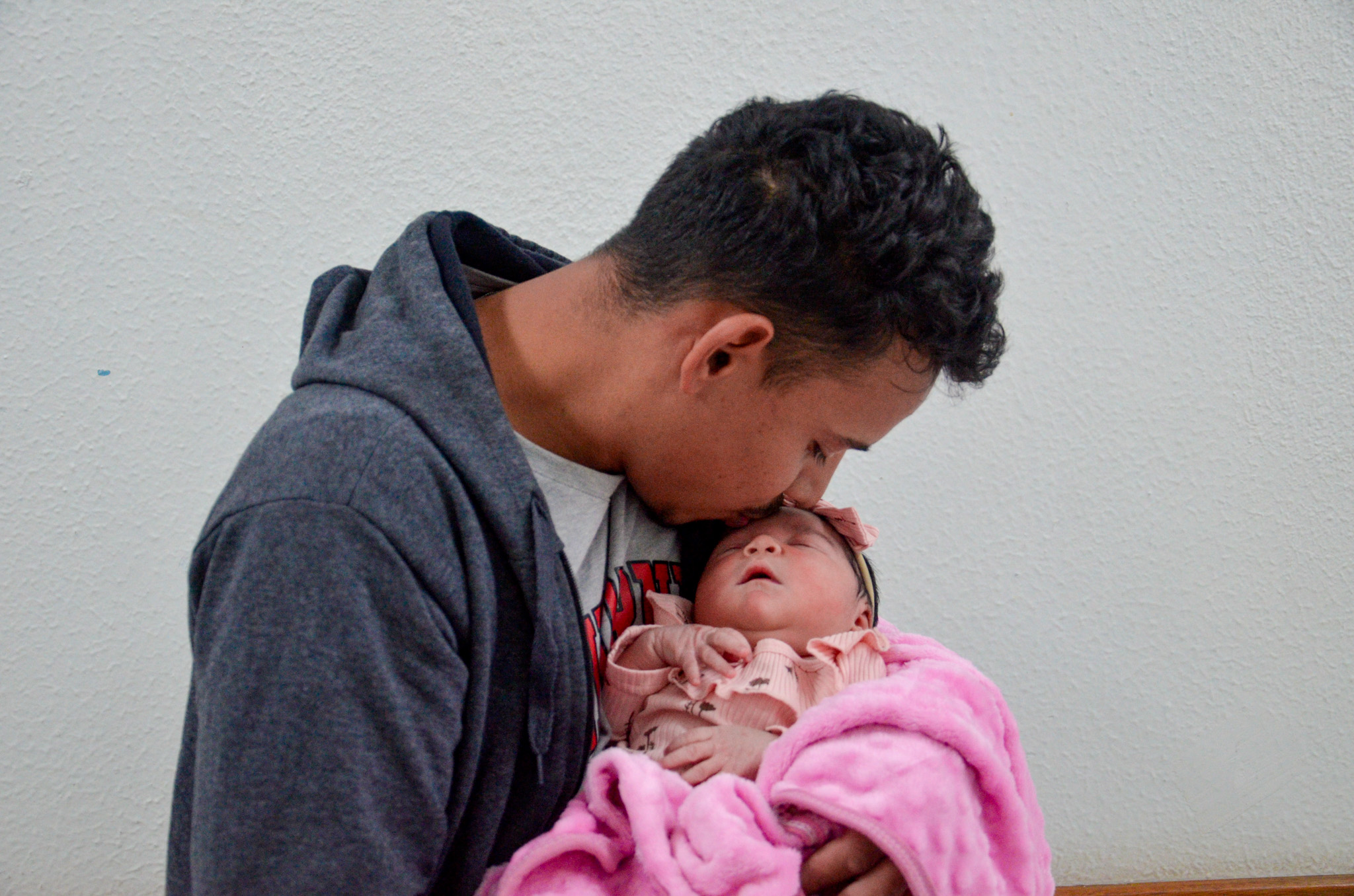 Capa da notícia: Presença do pai no parto estreita laços com o bebê
