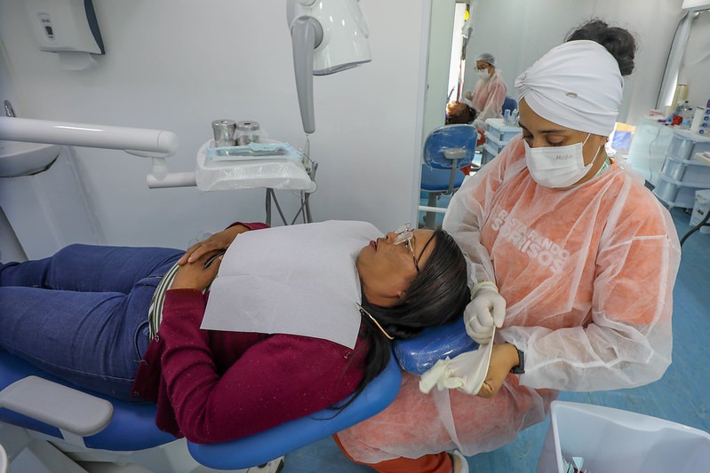 Capa da notícia: Projeto Restaurando Sorrisos atendeu mais de 1,7 mil mulheres em um semestre