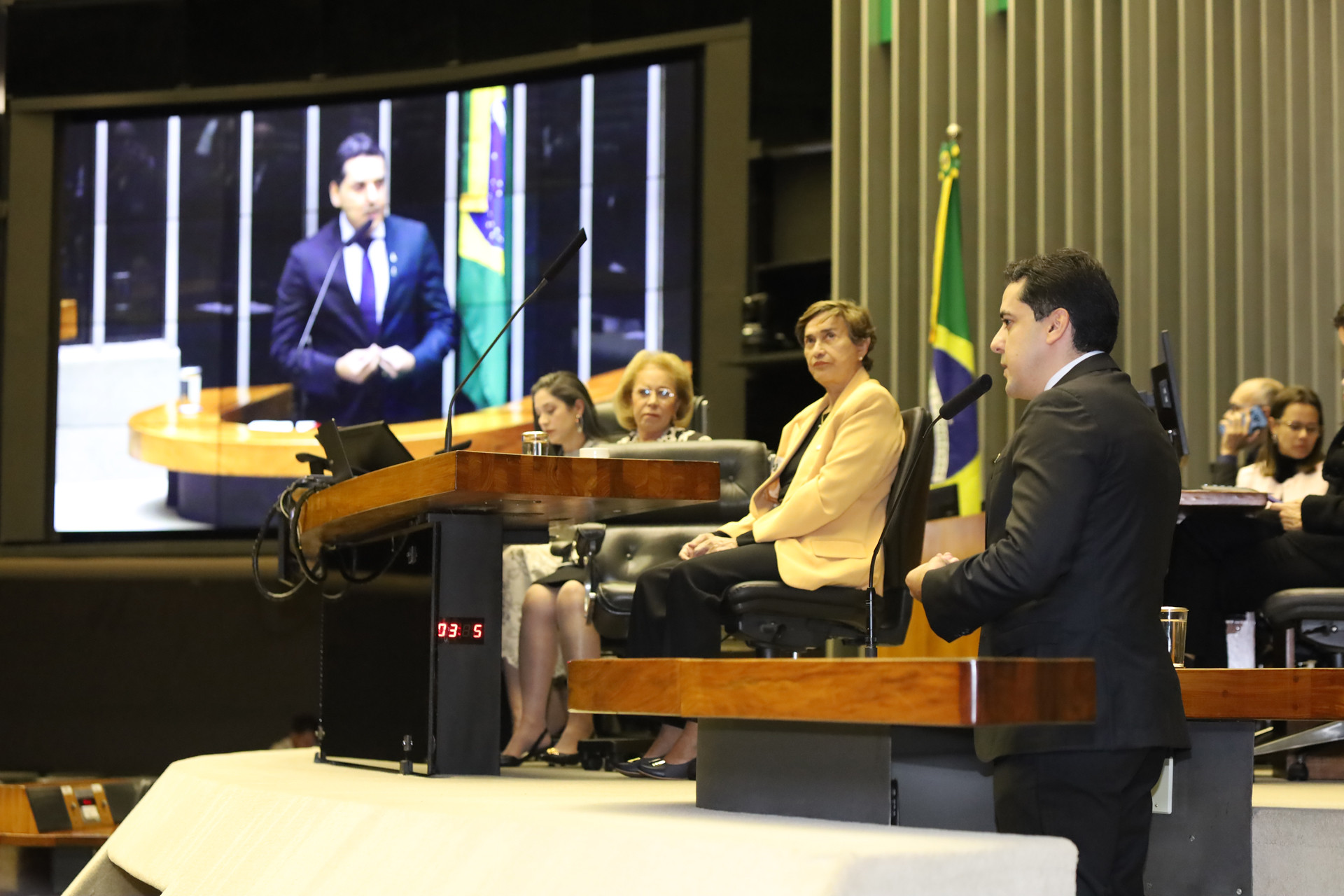 Capa da notícia: Secretário de Saúde participa de sessão solene pelos 20 anos do Instituto Sabin