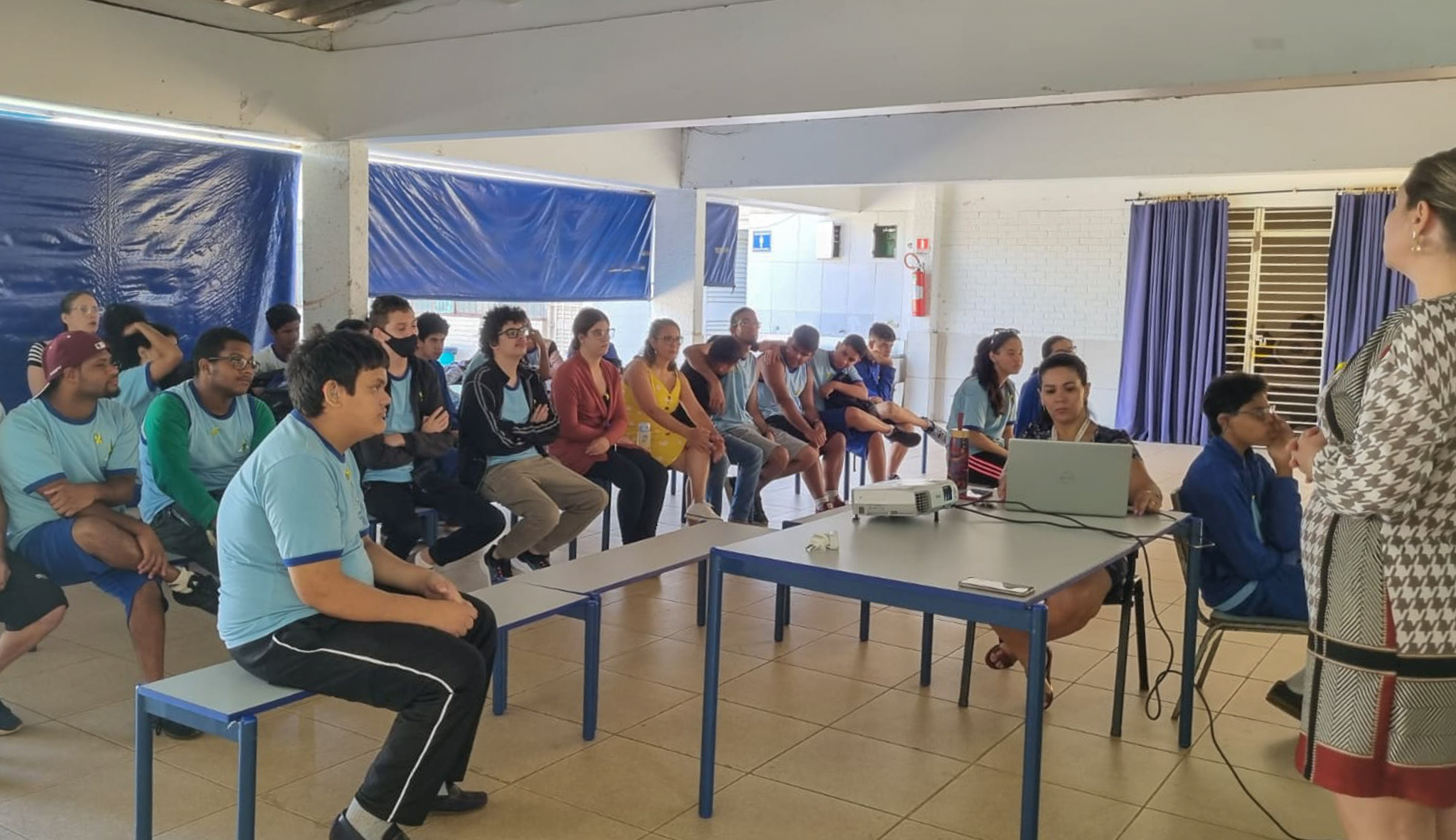 Capa da notícia: Programa Saúde na Escola atende 294 mil estudantes do DF em 2023