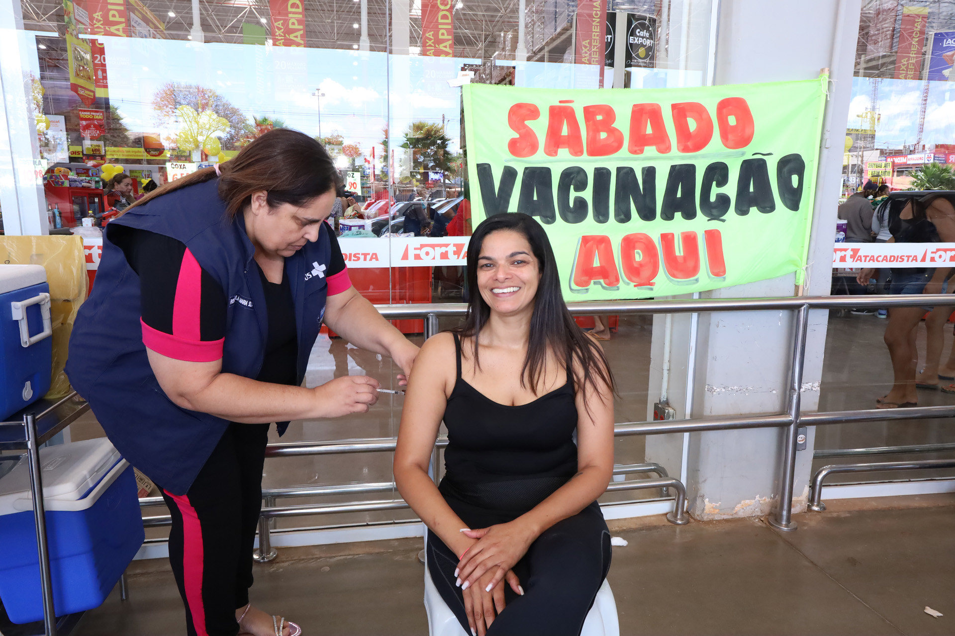Capa da notícia: DF terá 50 locais de vacinação neste sábado