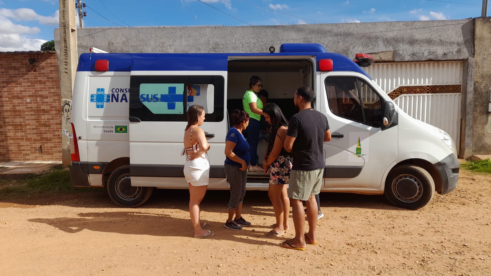 Capa da notícia: Carro da Vacina realiza ação itinerante para levar vacinação a moradores do Sol Nascente