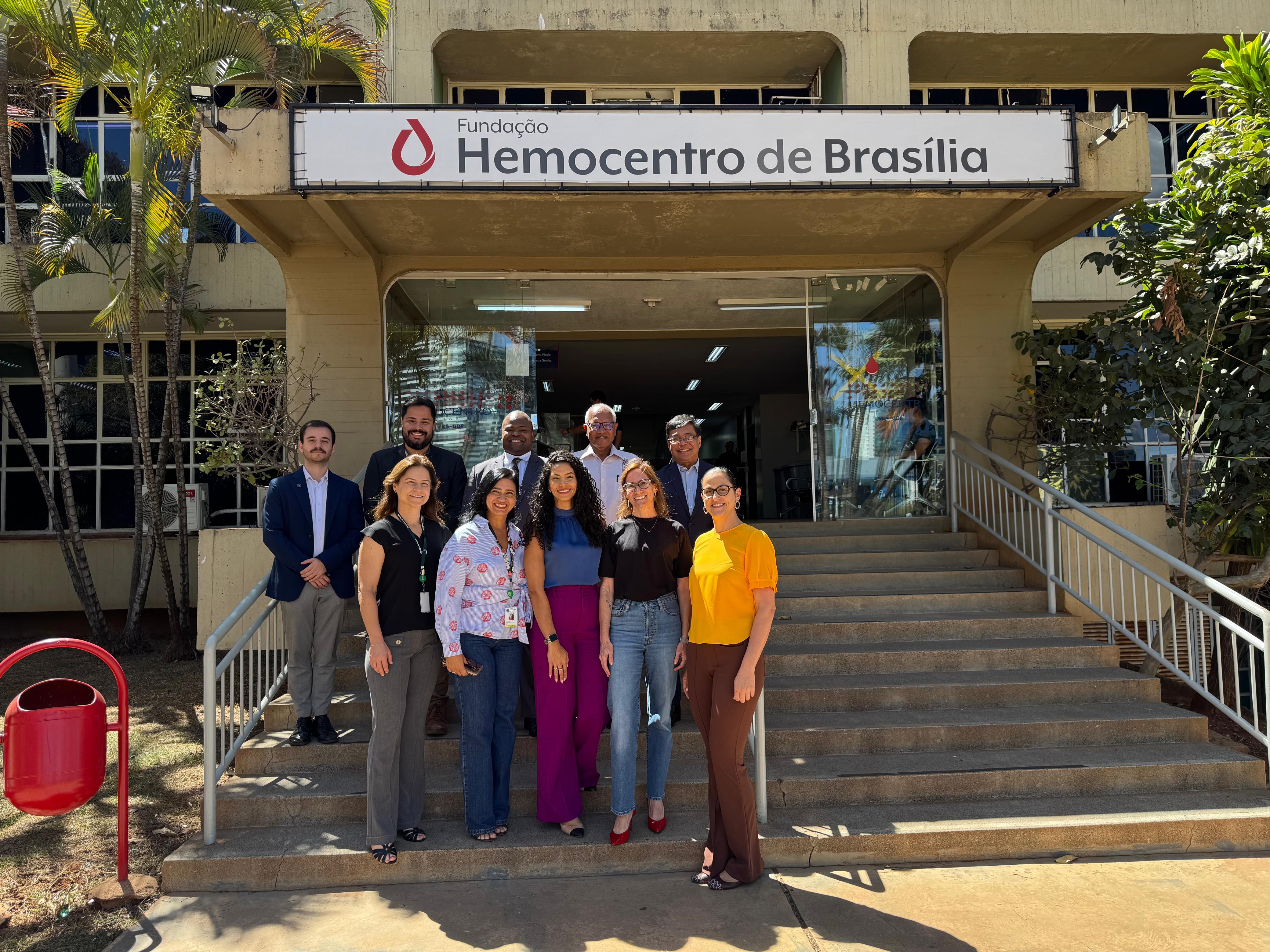 Capa da notícia: Hemocentro de Brasília recebe autoridades de Moçambique em visita exploratória para cooperação na área de sangue