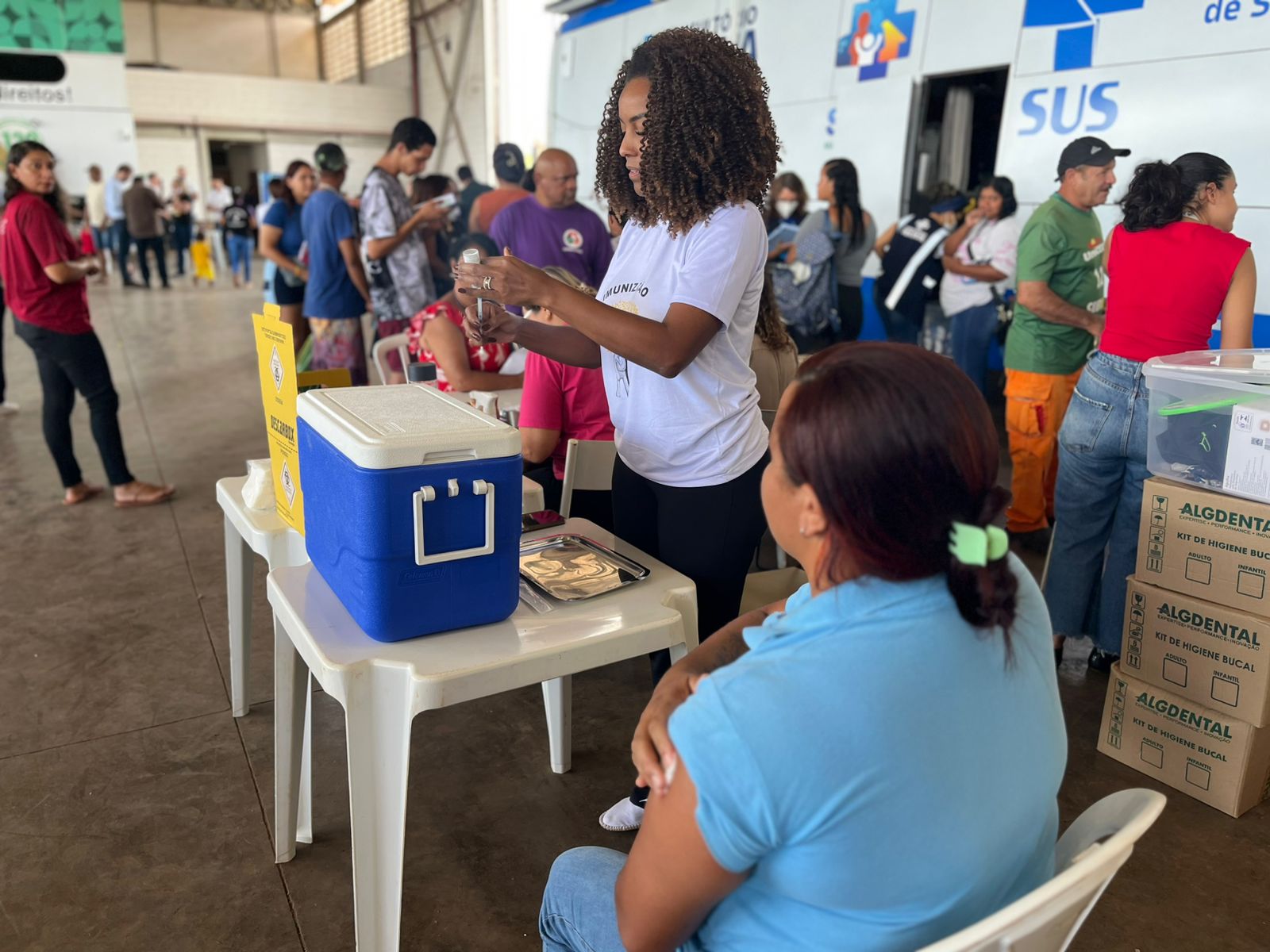 Capa da notícia: Saúde leva vacinação e serviços para catadores de recicláveis na Estrutural