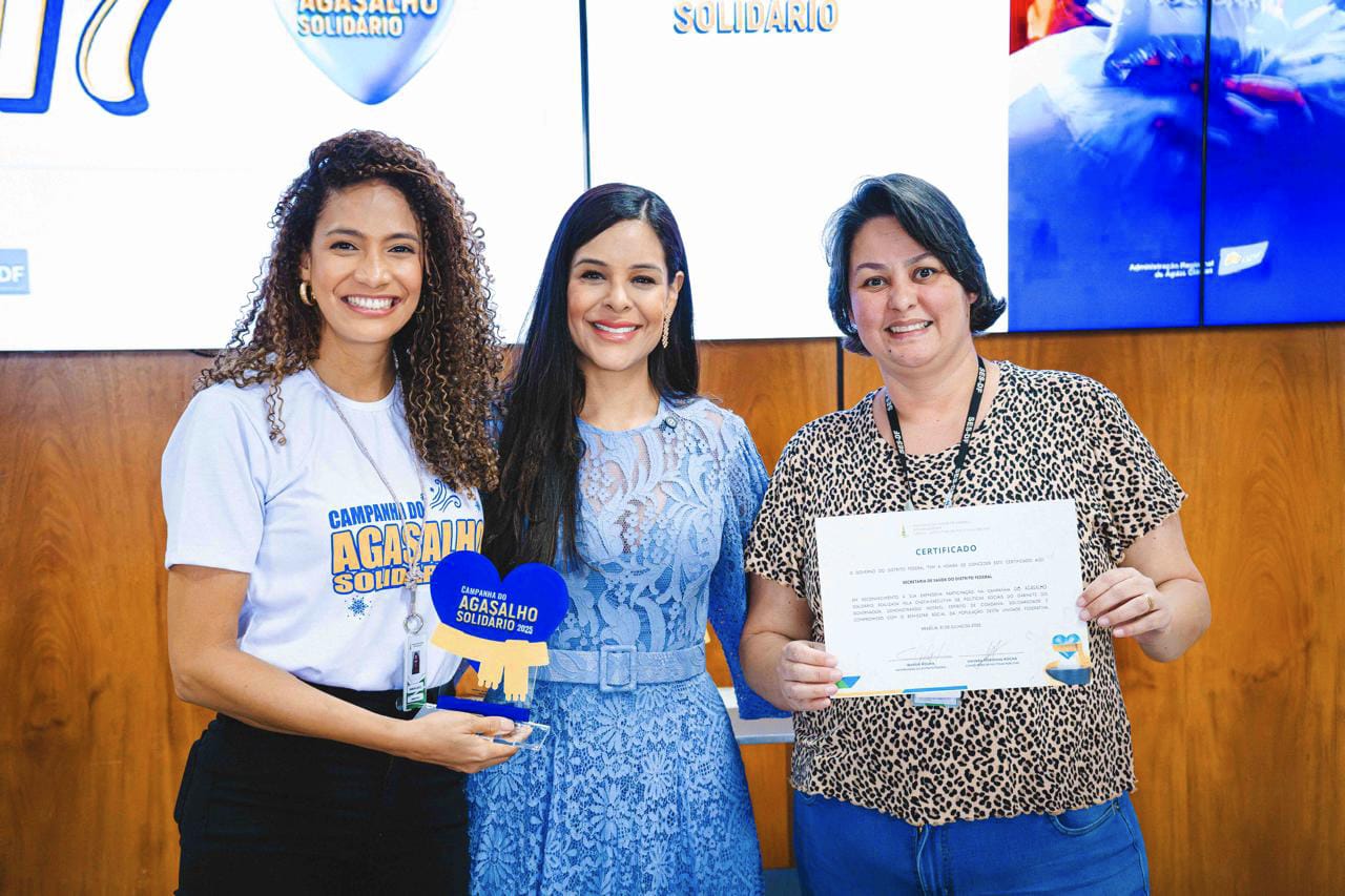 Capa da notícia: Secretaria de Saúde é homenageada em solenidade da Campanha do Agasalho 2025