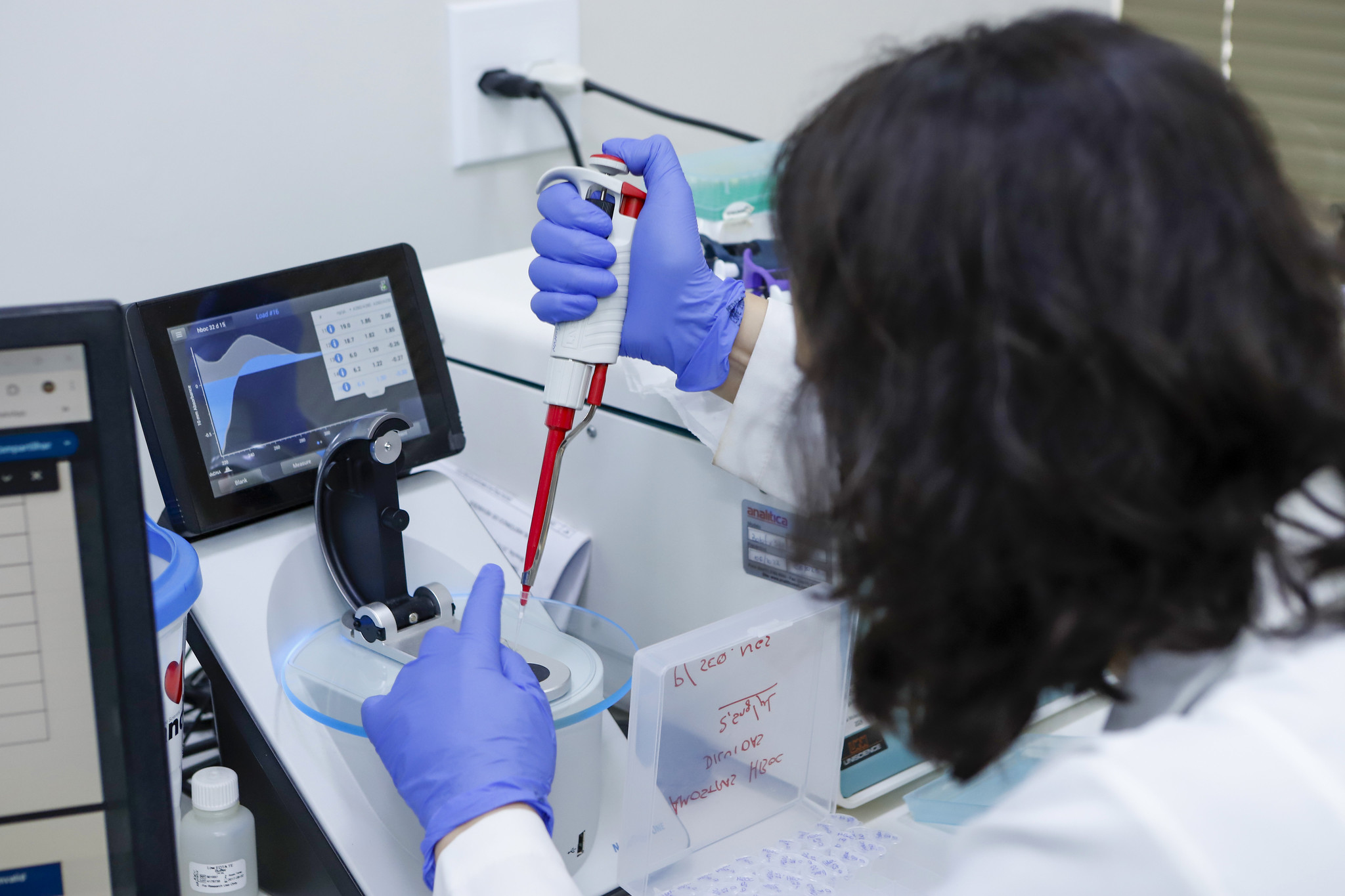 Capa da notícia: Laboratório de Citogenética celebra 30 anos com emissão de 10 mil laudos