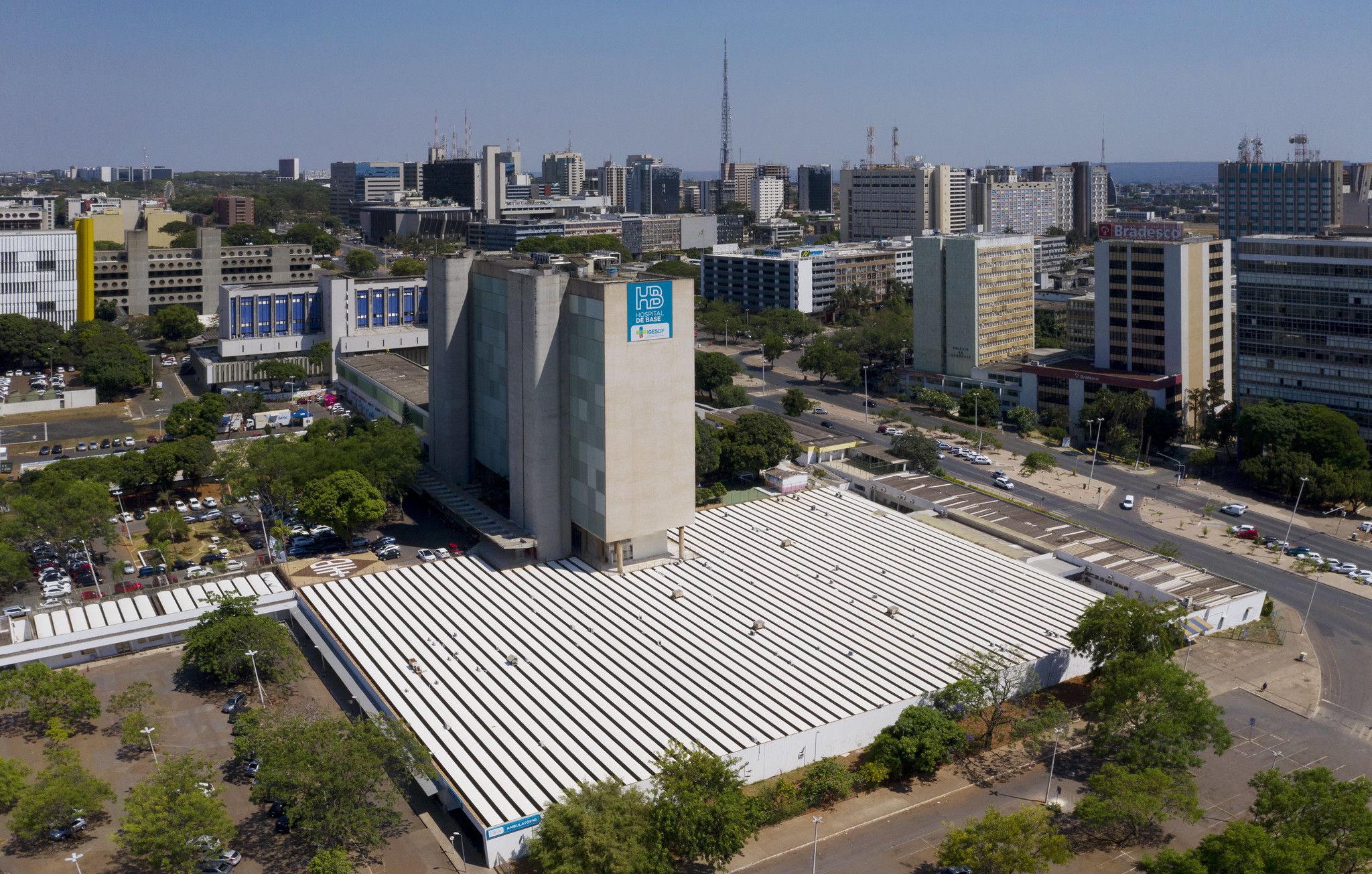 Capa da notícia: Hospital de Base festeja 61 anos com mais de 1 milhão de atendimentos