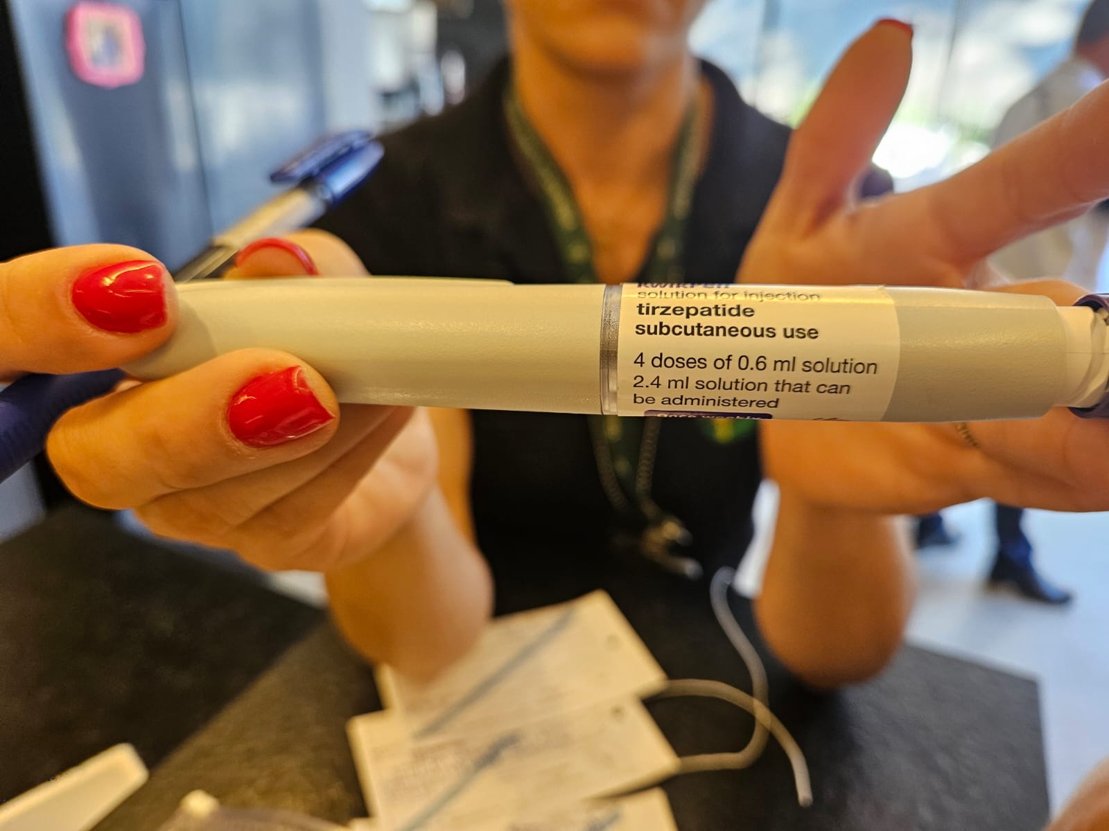 Capa da notícia: Vigilância Sanitária apreende canetas emagrecedoras na Feira dos Importados