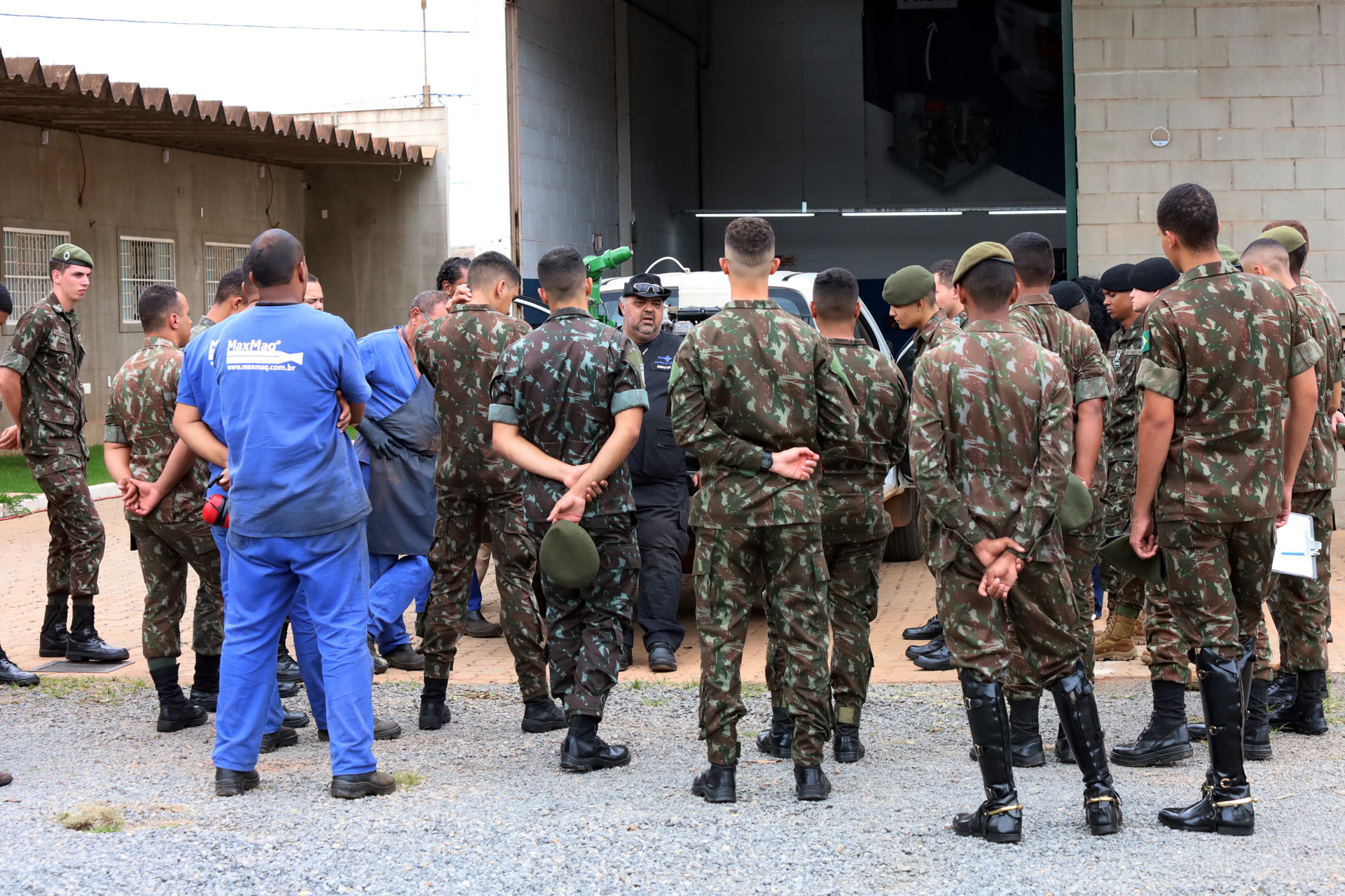 Militares atuarão em visitas domiciliares, como motoristas de ambulância e do carro fumacê. Soldados receberam orientações da SES-DF na segunda (29)