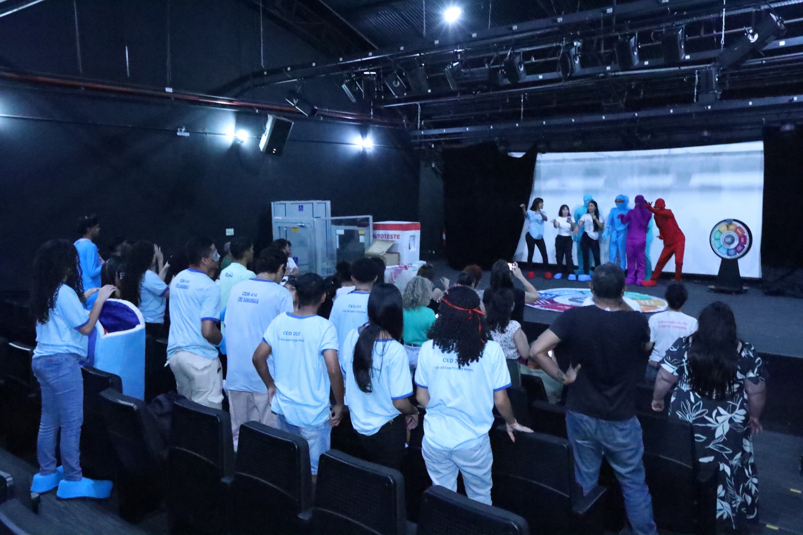 Capa da notícia: Alunos da rede pública do DF participam de Oficina de Comunicação em Saúde sobre HIV e aids