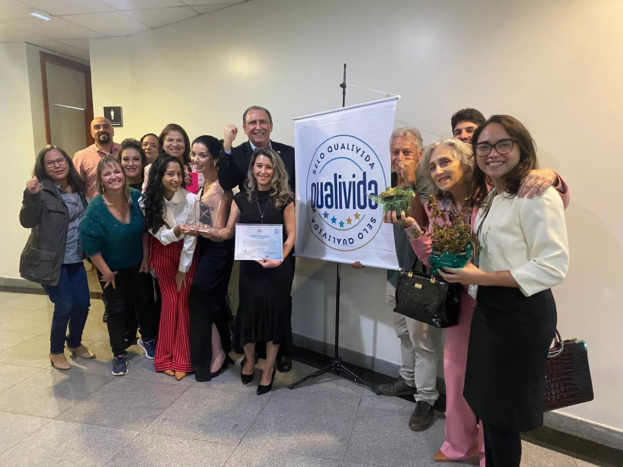 Capa da notícia: Secretaria de Saúde recebe medalha de prata em qualidade de vida no trabalho