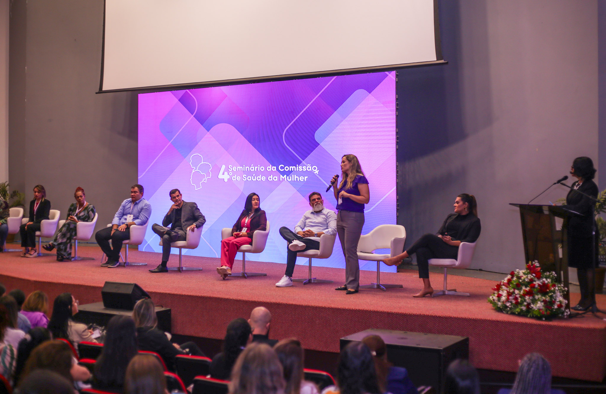 Capa da notícia: Protagonismo feminino é pauta do 4º Seminário da Comissão de Saúde da Mulher