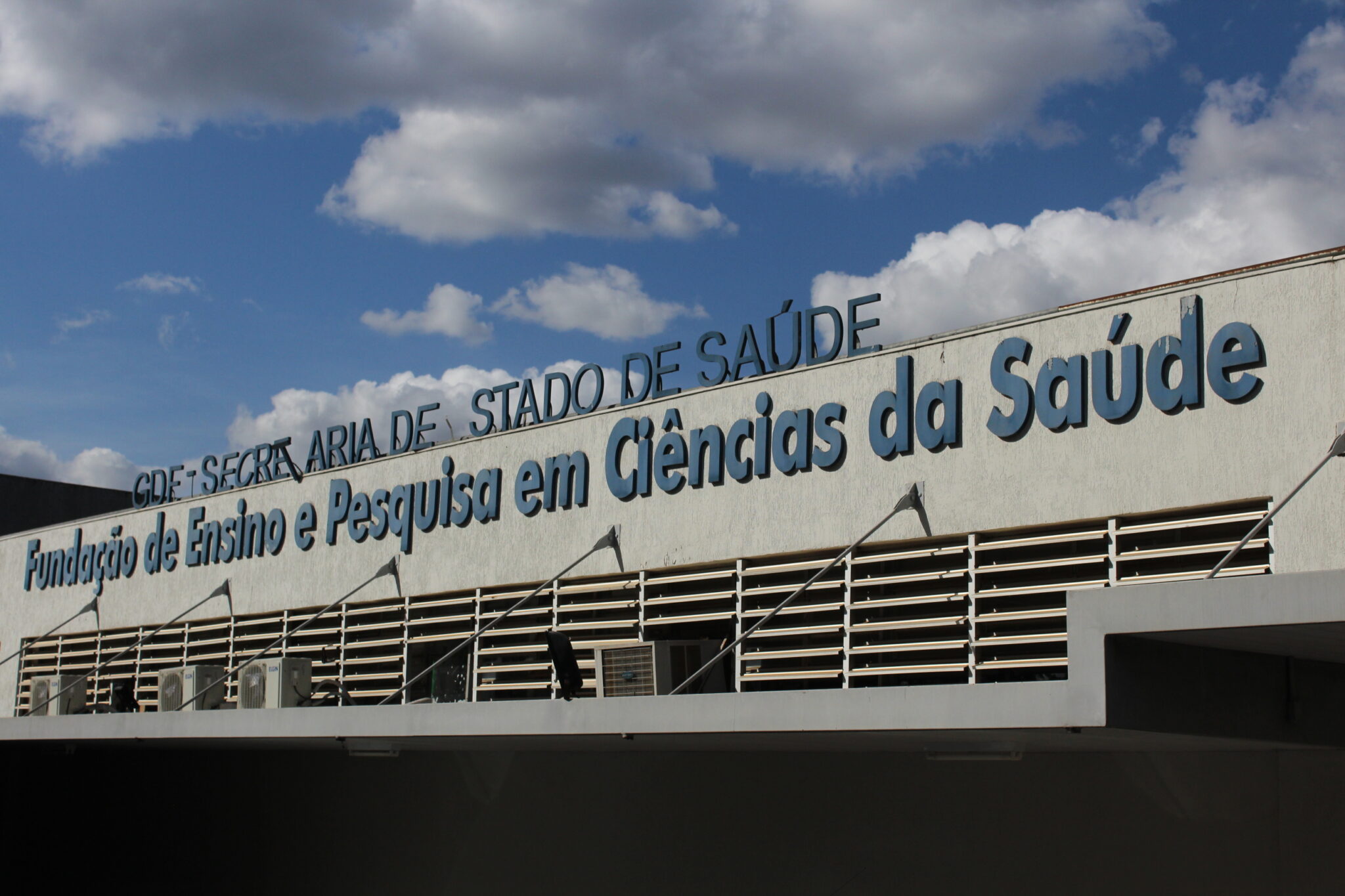 Capa da notícia: Escola de Saúde Pública do DF publica processo seletivo para especializações