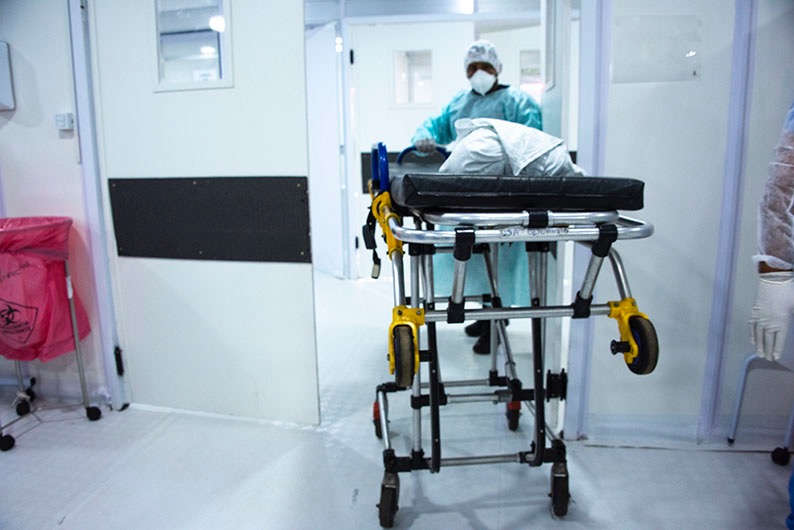 Capa da notícia: Hospitais de campanha concentram internações para liberar leitos para cirurgias eletivas