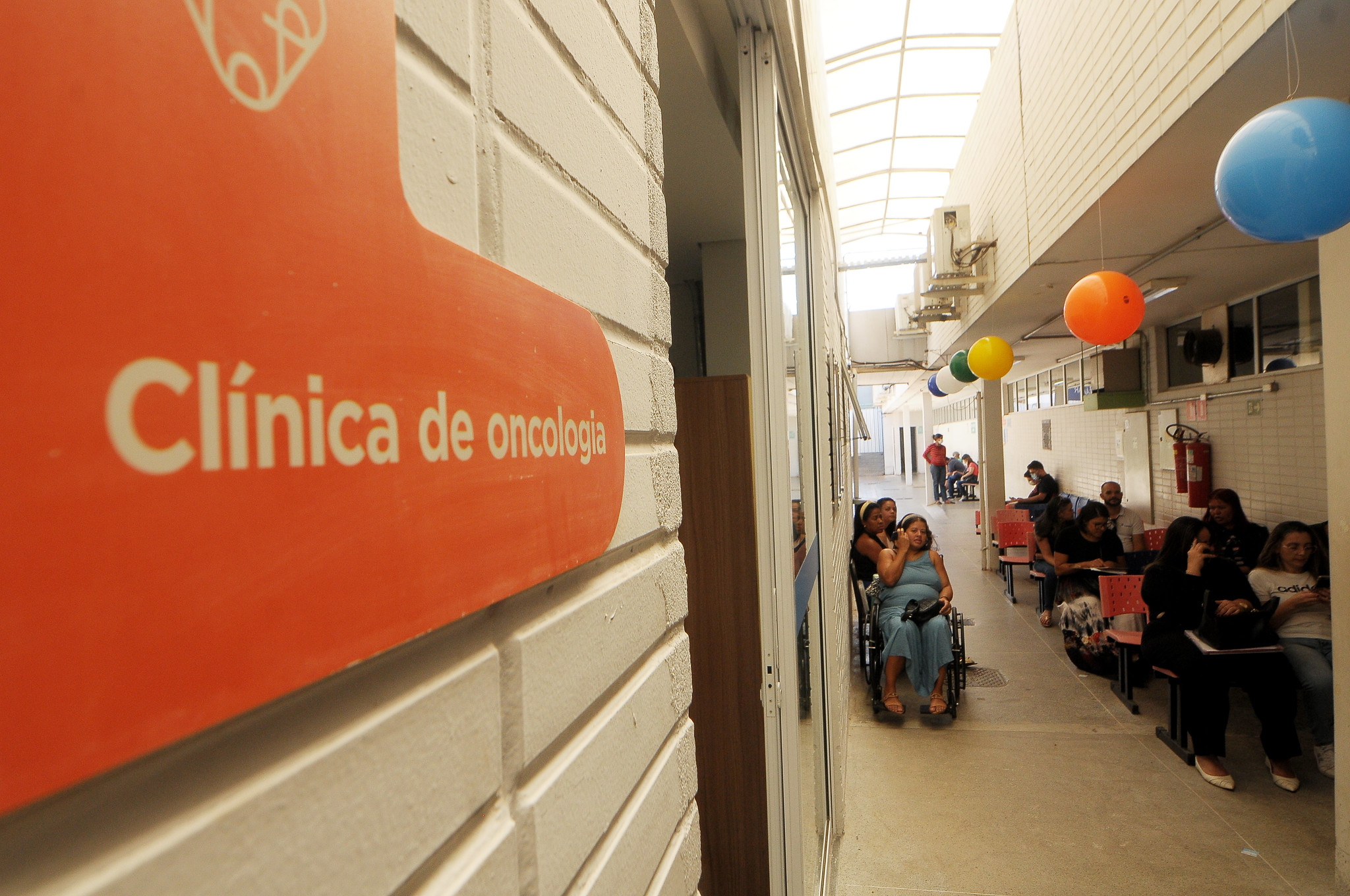 Capa da notícia: Novo modelo de atendimento reduz em 63% o tempo de espera para início do tratamento de câncer no DF