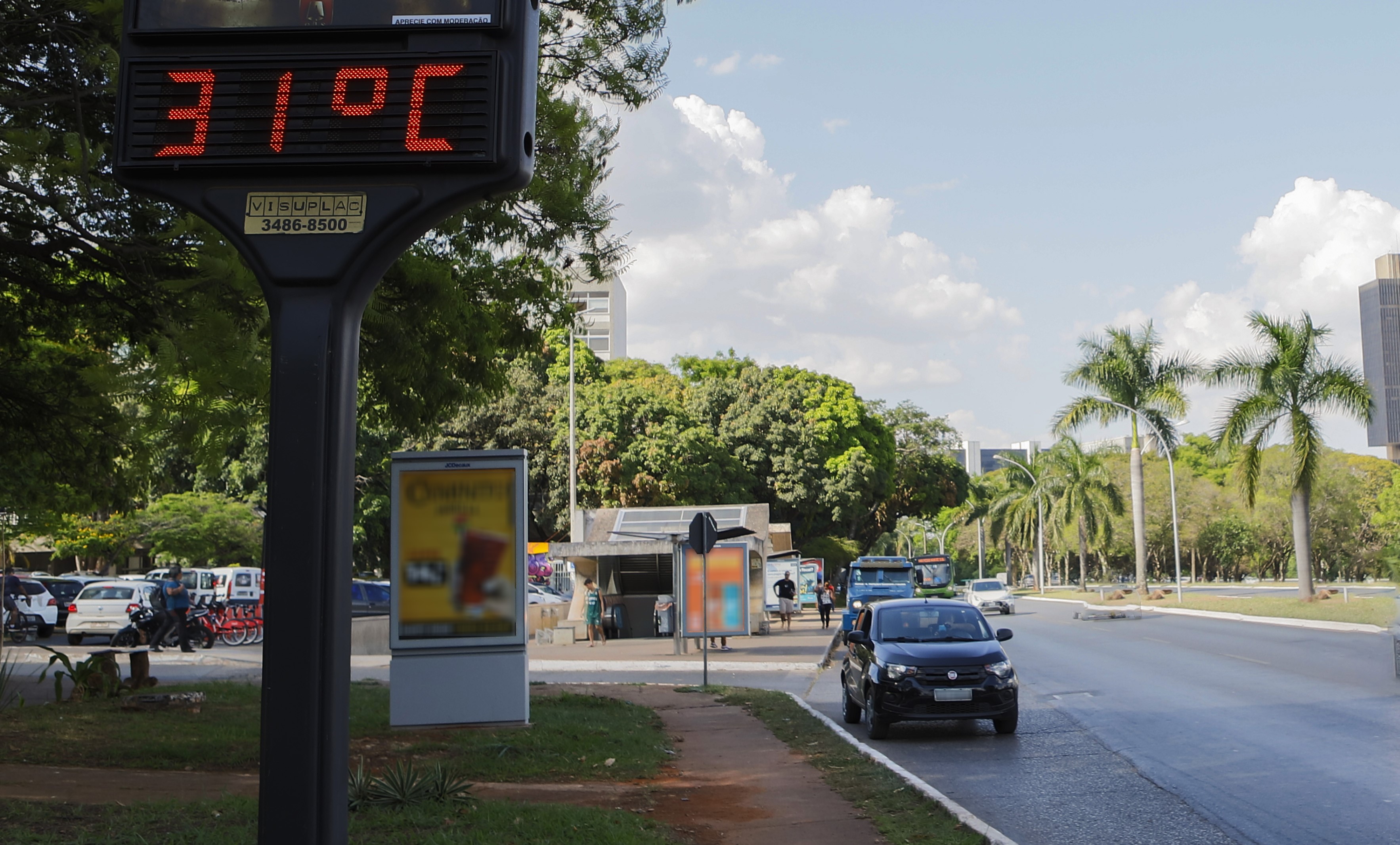 Capa da notícia: Saúde em alerta: brasilienses enfrentam altas temperaturas e baixa umidade no DF