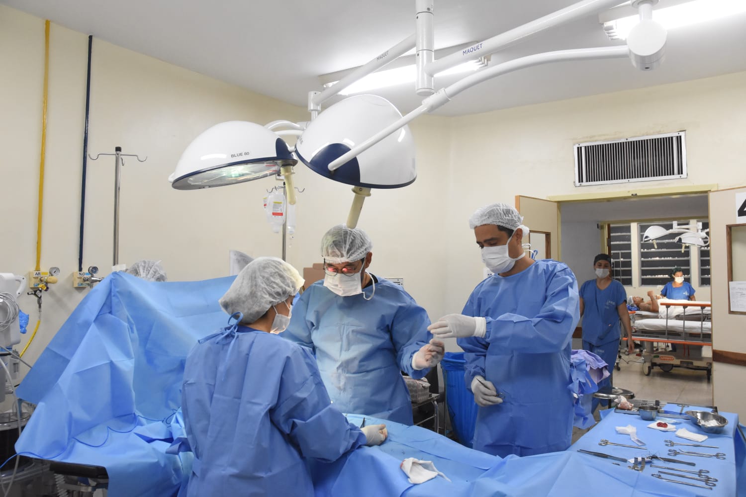 Capa da notícia: Gesto máximo de amor, transplante intervivos reduz espera por órgão