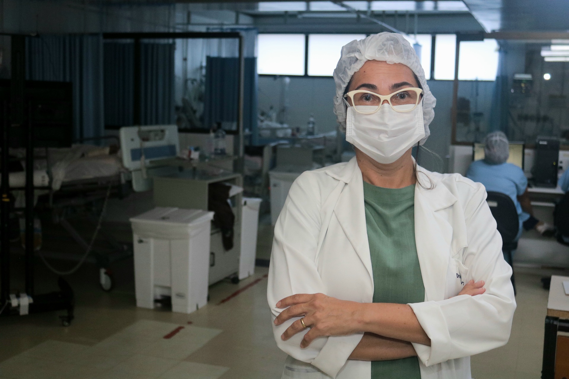 Capa da notícia: Infectologista atua direta e indiretamente na assistência em saúde da população do DF
