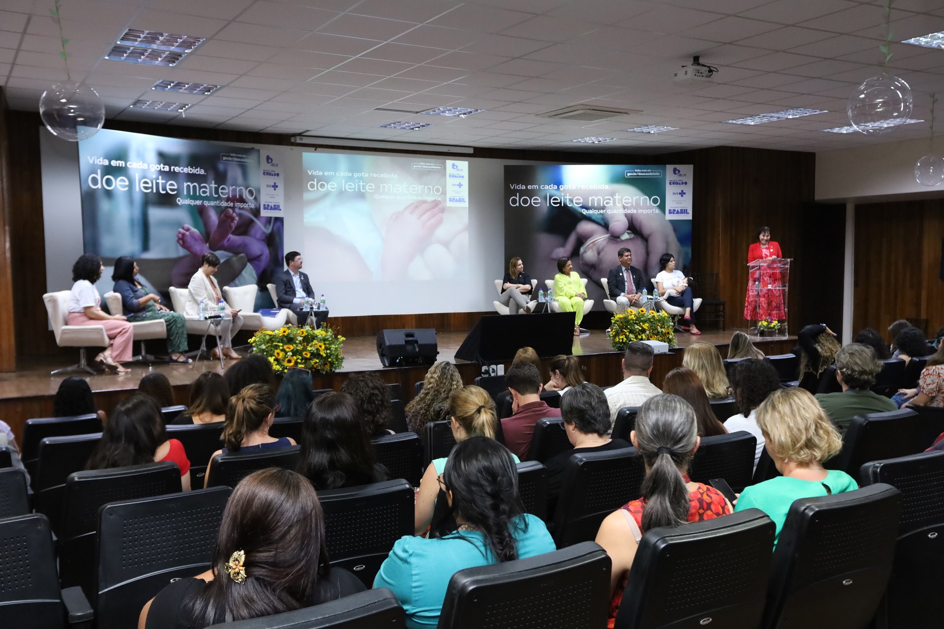 Capa da notícia: Com 100% de cobertura de leite humano em UTIs neonatais, DF quer ampliar serviço