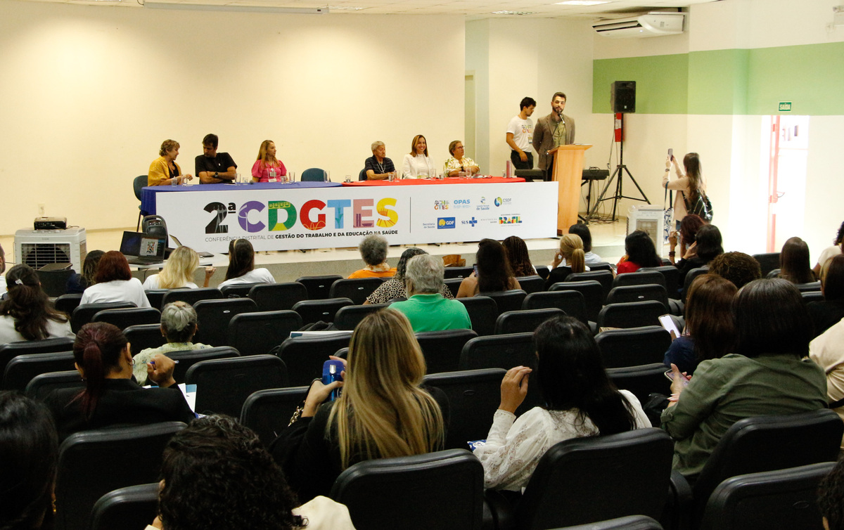 Capa da notícia: Conferência Distrital discute futuro do trabalho e educação na saúde