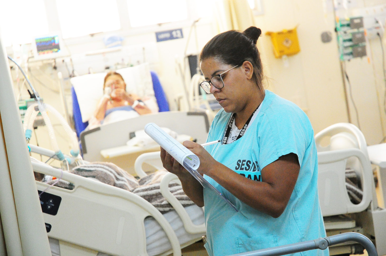 Capa da notícia: Nova lei assegura prescrição de medicamentos por enfermeiros no DF