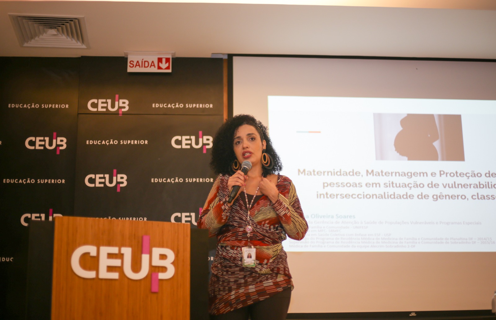 Capa da notícia: Secretaria de Saúde promove palestra sobre maternidade, maternagem e pessoas em situação de vulnerabilidade