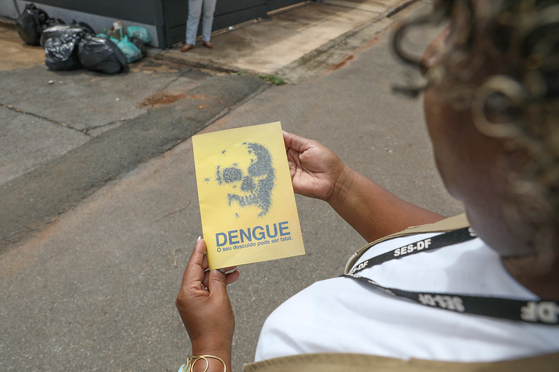 Capa da notícia: Ação preventiva contra a dengue visita e orienta moradores da Asa Sul