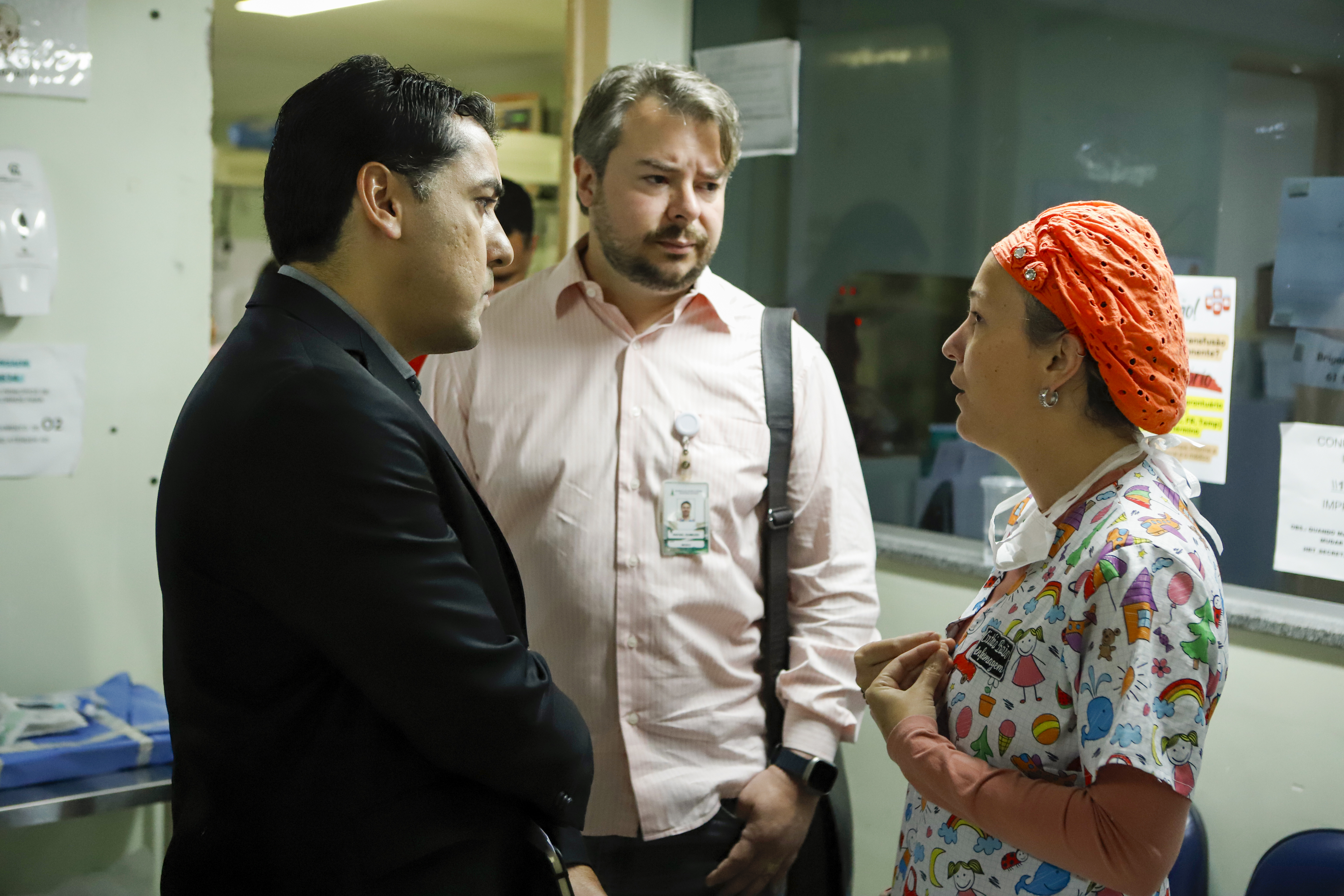 Capa da notícia: Secretário de Saúde visita HRT para acompanhar situação de UTI Neonatal